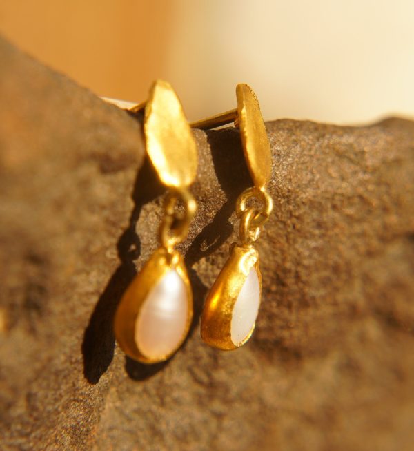 24k drop pearl, bezel setting solid gold pearl dangle stud, 24k gold pearl studs, artisan handmade boho earrings, one of a kind gold studs
