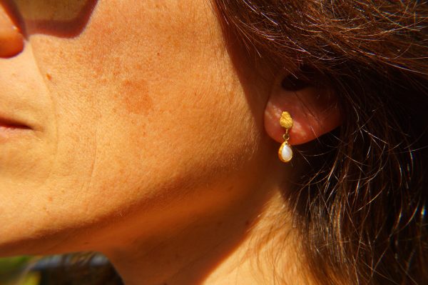 24k drop pearl, bezel setting solid gold pearl dangle stud, 24k gold pearl studs, artisan handmade boho earrings, one of a kind gold studs