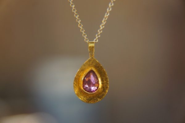 24k gold sapphire pendant//drop gold necklace//blue sapphire pendant,// sapphire gold drop//artisan sapphire 24k pendant//24k gold necklace