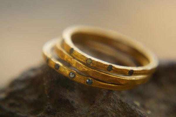 blue diamonds ring set//22k gold diamonds ring//hammered engagement//22k gold engagement//artisan blue diamonds ring//boho engagement ring