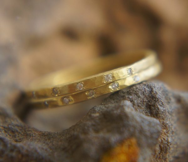 tiny diamonds ring set//18k gold diamonds ring//hammered engagement//18k gold engagement//multi stone diamonds ring//boho engagement ring