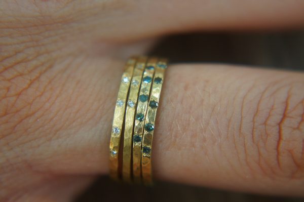 tiny diamonds ring set//18k gold diamonds ring//hammered engagement//18k gold engagement//multi stone diamonds ring//boho engagement ring