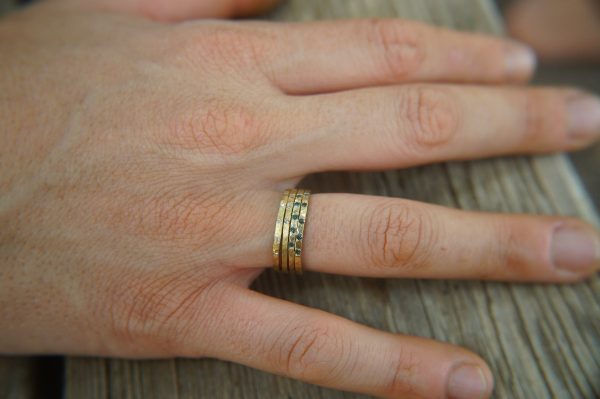 blue diamonds ring set//18k gold diamonds ring//hammered engagement//18k gold engagement//artisan blue diamonds ring//boho engagement ring