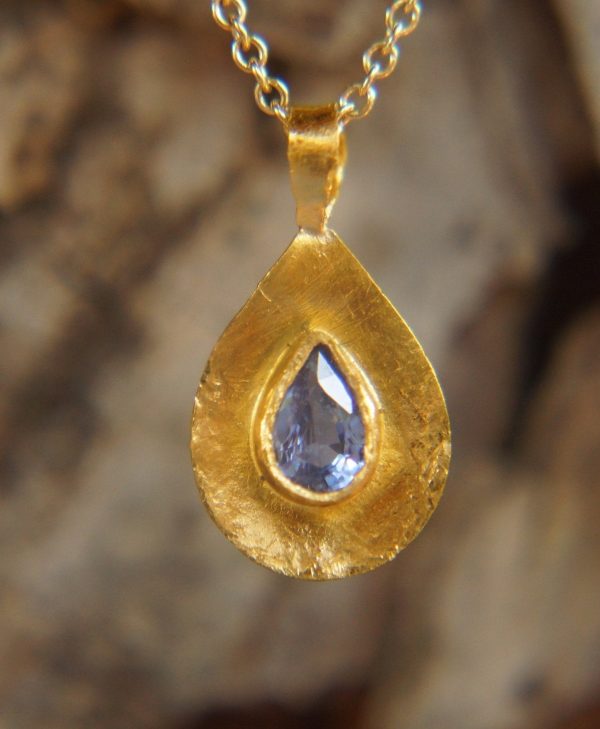 24k gold sapphire pendant//drop gold necklace//blue sapphire pendant,// sapphire gold drop//artisan sapphire 24k pendant//24k gold necklace