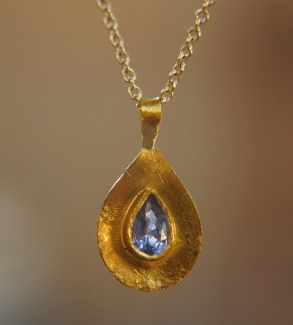 24k gold sapphire pendant//drop gold necklace//blue sapphire pendant,// sapphire gold drop//artisan sapphire 24k pendant//24k gold necklace