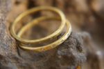 blue diamonds ring set//18k gold diamonds ring//hammered engagement//18k gold engagement//artisan blue diamonds ring//boho engagement ring