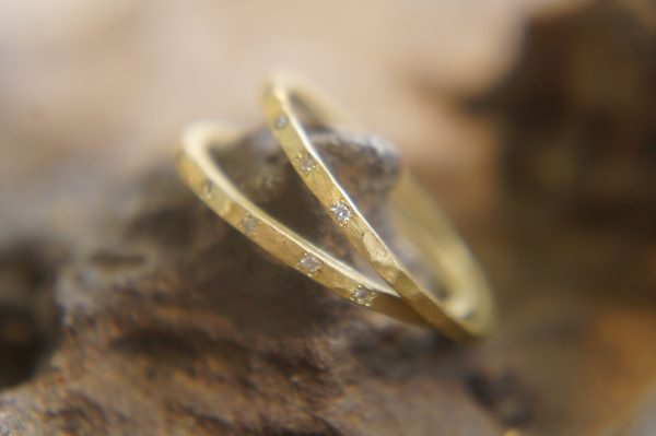 tiny diamonds ring set//18k gold diamonds ring//hammered engagement//18k gold engagement//multi stone diamonds ring//boho engagement ring