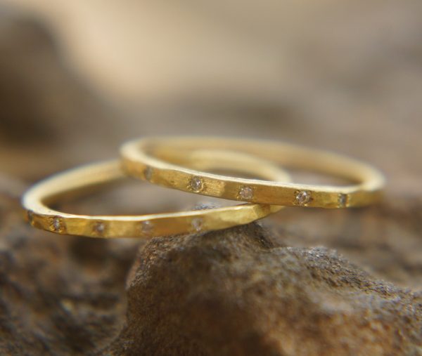 tiny diamonds ring set//18k gold diamonds ring//hammered engagement//18k gold engagement//multi stone diamonds ring//boho engagement ring
