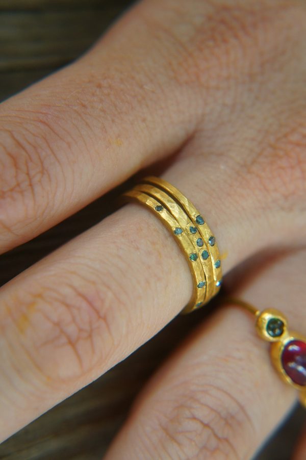 blue diamonds ring set//22k gold diamonds ring//hammered engagement//22k gold engagement//artisan blue diamonds ring//boho engagement ring