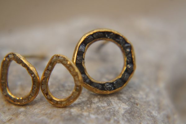22k gold drop//cubic diamond Studs//gold Earrings//rough diamonds//gold stud earrings//22k gold earrings//raw diamonds gold drop earrings