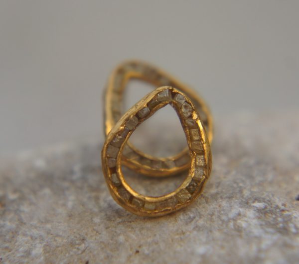 22k gold drop//cubic diamond Studs//gold Earrings//rough diamonds//gold stud earrings//22k gold earrings//raw diamonds gold drop earrings