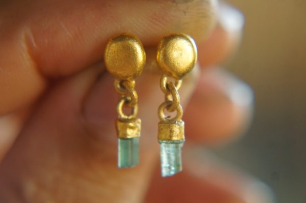 dangle stud earring//gold blue gem earring//blue tourmaline dangle earrings//boho artisan earrings//24k gold organic//24k gold long studs