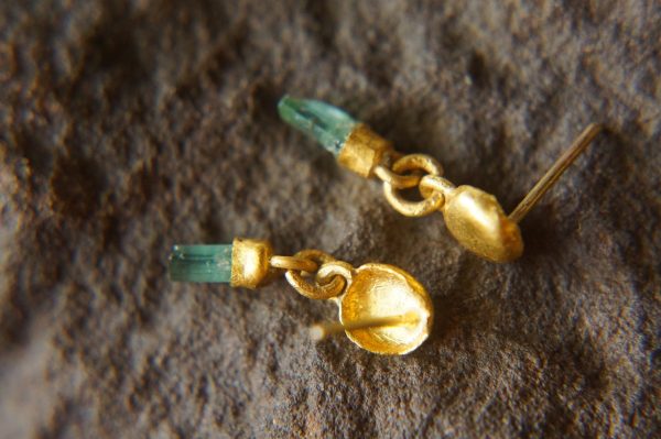 dangle stud earring//gold blue gem earring//blue tourmaline dangle earrings//boho artisan earrings//24k gold organic//24k gold long studs