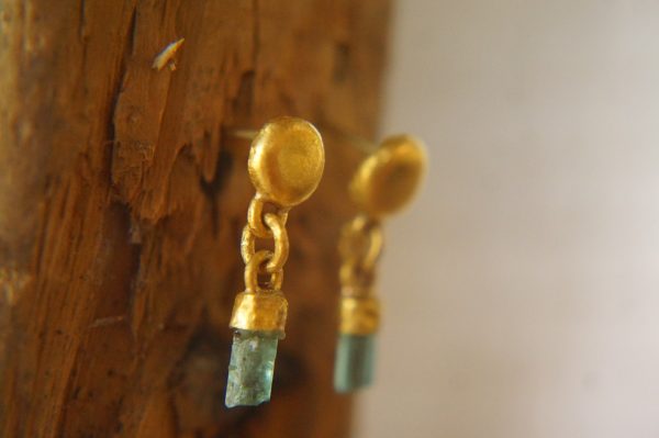 dangle stud earring//gold blue gem earring//blue tourmaline dangle earrings//boho artisan earrings//24k gold organic//24k gold long studs