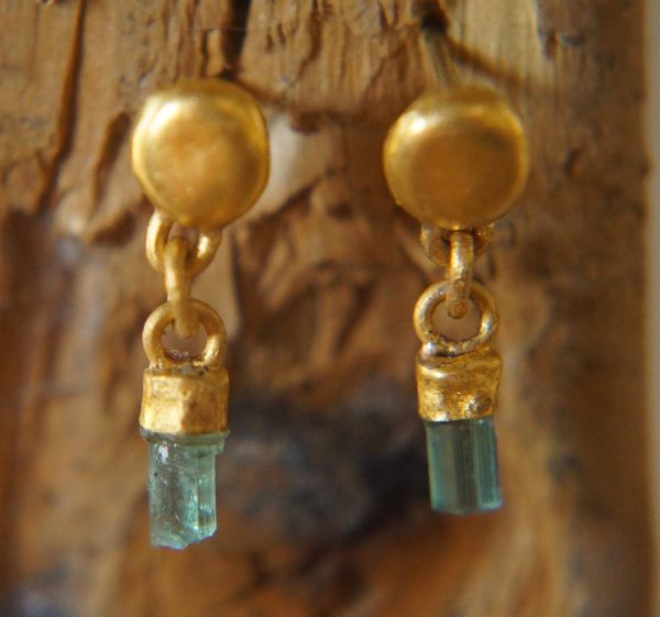 dangle stud earring//gold blue gem earring//blue tourmaline dangle earrings//boho artisan earrings//24k gold organic//24k gold long studs