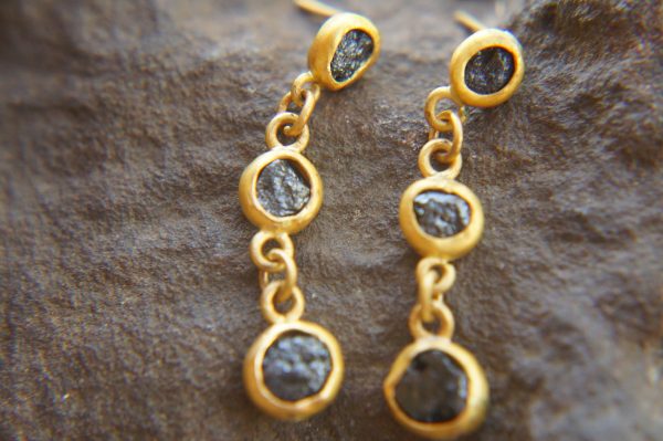black diamonds bracelet//24k gold bracelet//24k gold bracelet//diamonds charm bracelet//diamond gold bracelet//rough black diamonds charm