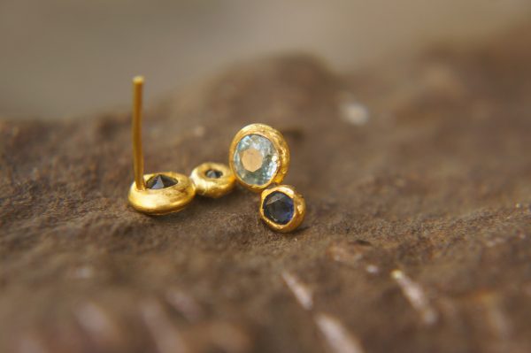 24k gold studs-blue sapphire Earrings-Gold Studs- sapphire studs-24k gold earrings-blue sapphire earrings- 24k stud sapphire earring