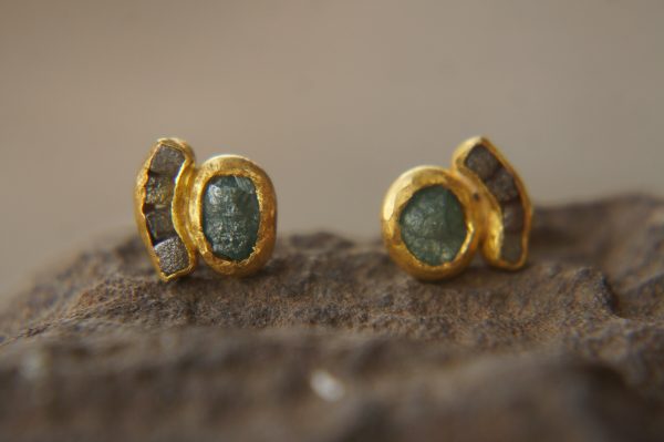 cubic diamond Studs//24k gold Earrings//rough blue diamonds//gold stud earrings//24k gold earrings//cubic and blue diamonds gold earring//