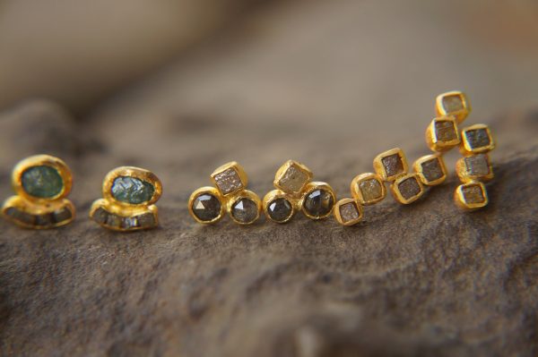 cubic diamond Studs//24k gold Earrings//rough blue diamonds//gold stud earrings//24k gold earrings//cubic and blue diamonds gold earring//