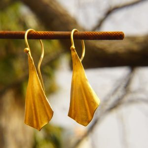 22k gold organic earrings//22k flower dangles//Gold dangle earrings//short dangle earrings//gold round earrings//botanic dangle earrings