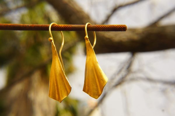 22k gold  organic earrings//22k flower dangles//Gold dangle earrings//short dangle earrings//gold round earrings//botanic dangle earrings