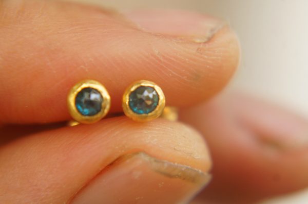 Blue diamond studs//24k gold diamond studs//Blue diamond Earrings//24k stud earrings//gold studs for man//diamond gold studs//diamond stud