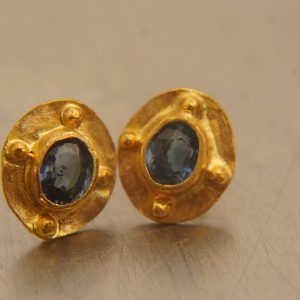 solid gold 24k//sapphire Studs//blue sapphire Earrings//24k gold earrings//dangle blue sapphire studs//artisan handmade 24k gold earrings