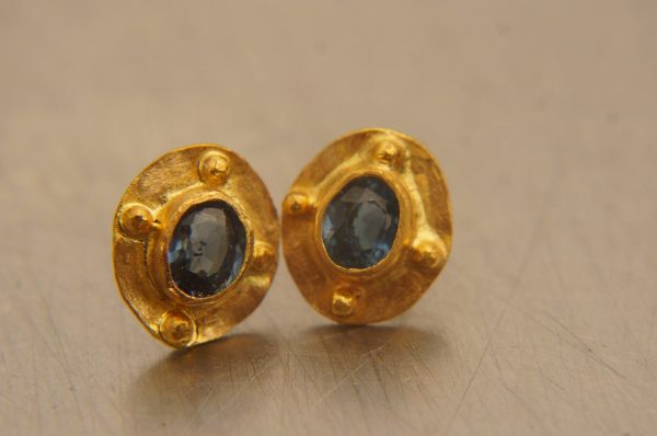 solid gold 24k//sapphire Studs//blue sapphire Earrings//24k gold earrings//dangle blue sapphire studs//artisan handmade 24k gold earrings