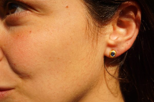 solid gold 24k//sapphire Studs//blue sapphire Earrings//24k gold earrings//blue sapphire studs//artisan handmade 24k gold earrings//24k gold