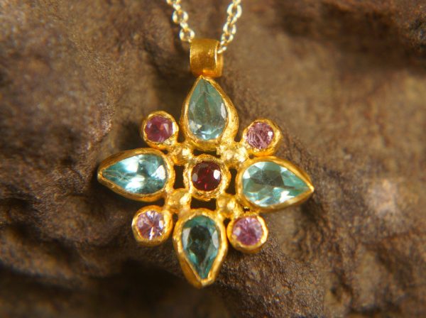 24k gold apatite and sapphire pendant//multi stone gold necklace//24k apatite and sapphire pendant//gold pendant//artisan gem pendant