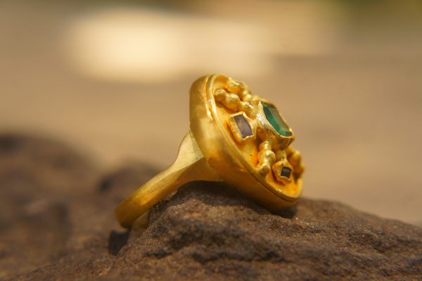 24k emerald and blue sapphire ring//artisan AA emerald ring//24k gold ring//24k gold sapphire ring//artisan 24k gold ring