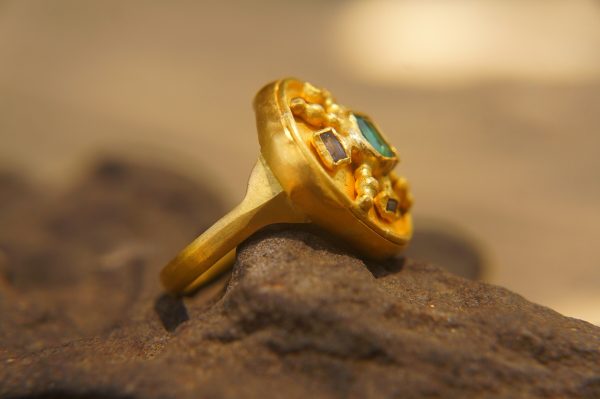 24k emerald and blue sapphire ring//artisan AA emerald ring//24k gold ring//24k gold sapphire ring//artisan 24k gold ring