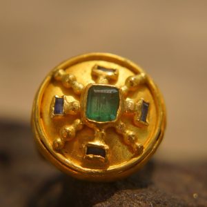 24k emerald and blue sapphire ring//artisan AA emerald ring//24k gold ring//24k gold sapphire ring//artisan 24k gold ring