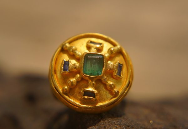 24k emerald and blue sapphire ring//artisan AA emerald ring//24k gold ring//24k gold sapphire ring//artisan 24k gold ring