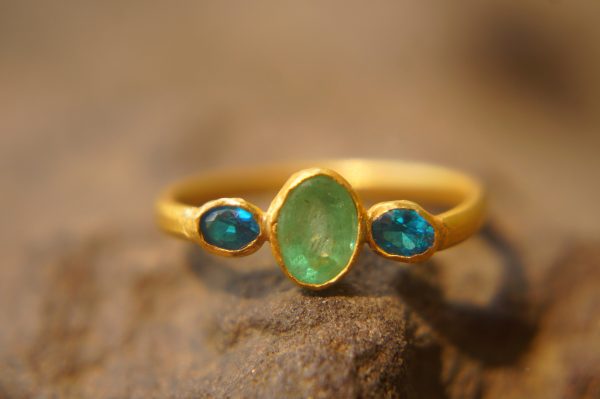 24k emerald and neon blue topaz ring//artisan emerald topaz ring//emerald 24k ring//24k gold ring//24k gold emerald ring//gold emerald topaz