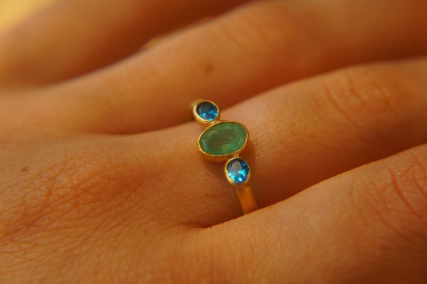 24k emerald and neon blue topaz ring//artisan emerald topaz ring//emerald 24k ring//24k gold ring//24k gold emerald ring//gold emerald topaz