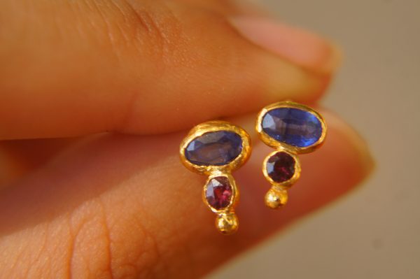 24k gold blue and red sapphires studs//blue sapphire studs//red sapphire Earrings//gold stud earrings//sapphire earrings //24k gold earrings