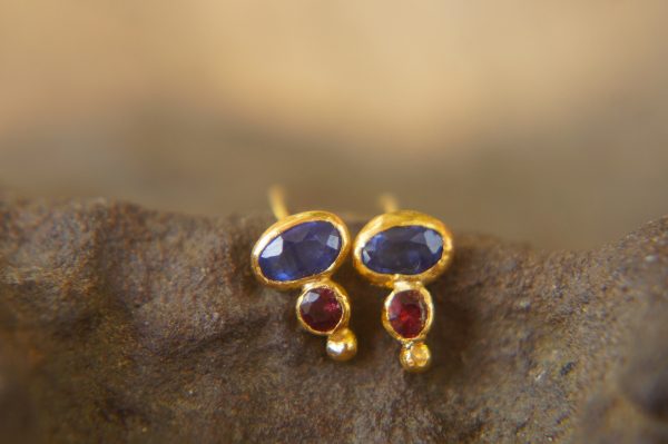 24k gold blue and red sapphires studs//blue sapphire studs//red sapphire Earrings//gold stud earrings//sapphire earrings //24k gold earrings