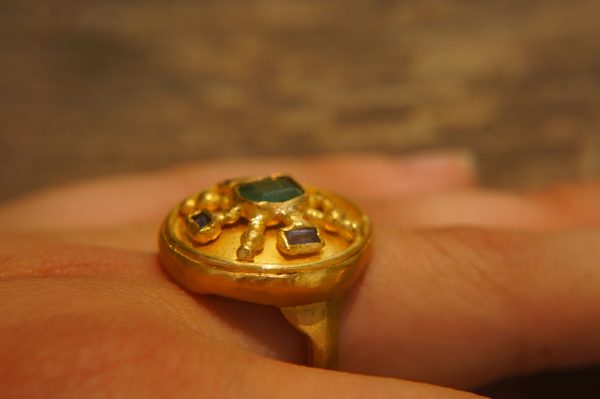 24k emerald and blue sapphire ring//artisan AA emerald ring//24k gold ring//24k gold sapphire ring//artisan 24k gold ring