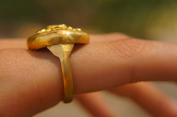 24k emerald and blue sapphire ring//artisan AA emerald ring//24k gold ring//24k gold sapphire ring//artisan 24k gold ring