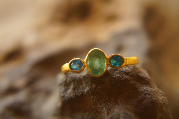 24k emerald and neon blue topaz ring//artisan emerald topaz ring//emerald 24k ring//24k gold ring//24k gold emerald ring//gold emerald topaz