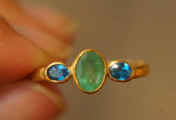 24k emerald and neon blue topaz ring//artisan emerald topaz ring//emerald 24k ring//24k gold ring//24k gold emerald ring//gold emerald topaz