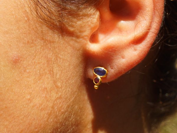 24k gold blue and red sapphires studs//blue sapphire studs//red sapphire Earrings//gold stud earrings//sapphire earrings //24k gold earrings