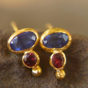 24k gold blue and red sapphires studs//blue sapphire studs//red sapphire Earrings//gold stud earrings//sapphire earrings //24k gold earrings