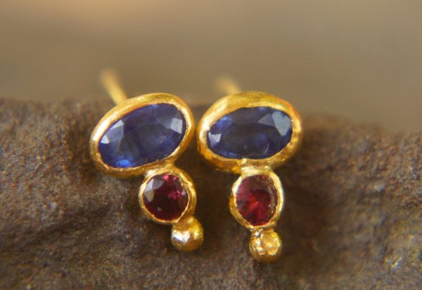 24k gold blue and red sapphires studs//blue sapphire studs//red sapphire Earrings//gold stud earrings//sapphire earrings //24k gold earrings