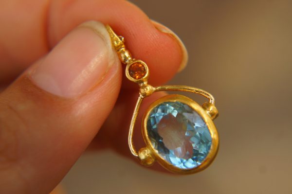 24k gold blue topaz and orange sapphire pendant//topaz and sapphire 24k gold necklace//artisan 24k gold pendant//gold topaz sapphire chain
