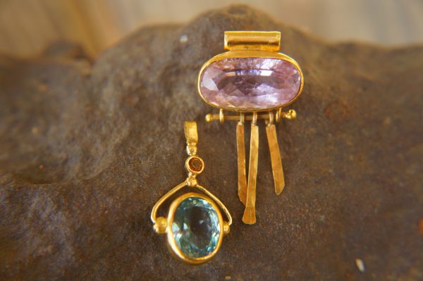 24k gold blue topaz and orange sapphire pendant//topaz and sapphire 24k gold necklace//artisan 24k gold pendant//gold topaz sapphire chain