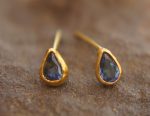 24k solid gold//blue sapphire studs//blue sapphire Earrings//gold stud earrings//2k gold earrings//sapphire earrings //24k gold earring