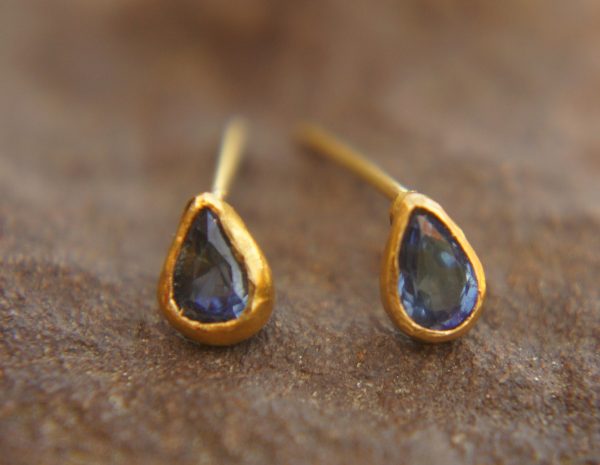 24k solid gold//blue sapphire studs//blue sapphire Earrings//gold stud earrings//2k gold earrings//sapphire earrings //24k gold earring