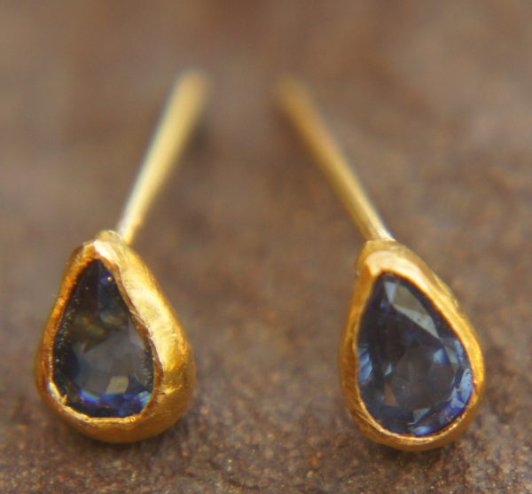 24k solid gold//blue sapphire studs//blue sapphire Earrings//gold stud earrings//2k gold earrings//sapphire earrings //24k gold earring